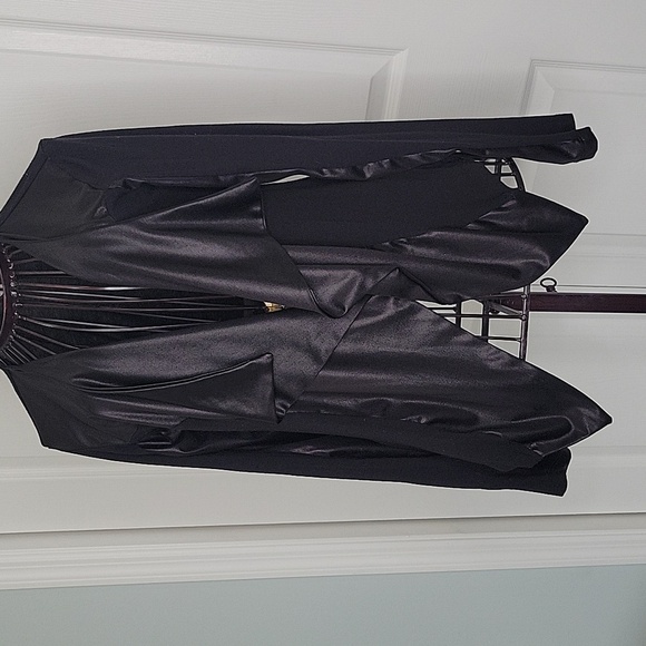 Elegant Black Women's Soft Blazer Size Medium (Fits Like a Small) - Picture 2 of 7